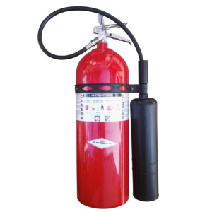 Extintor de CO2 rojo con manguera y boquilla negra, instrucciones visibles.