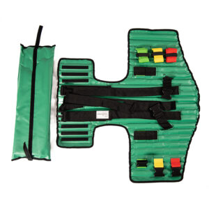 Dispositivo inmovilizador verde con correas negras, incluye accesorio acolchado extra.