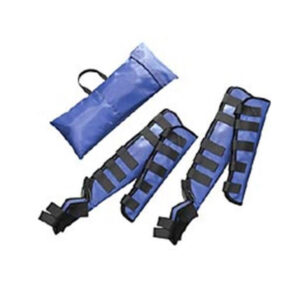 Inmovilizadores ortopédicos azules con correas negras y bolsa de transporte igual color.